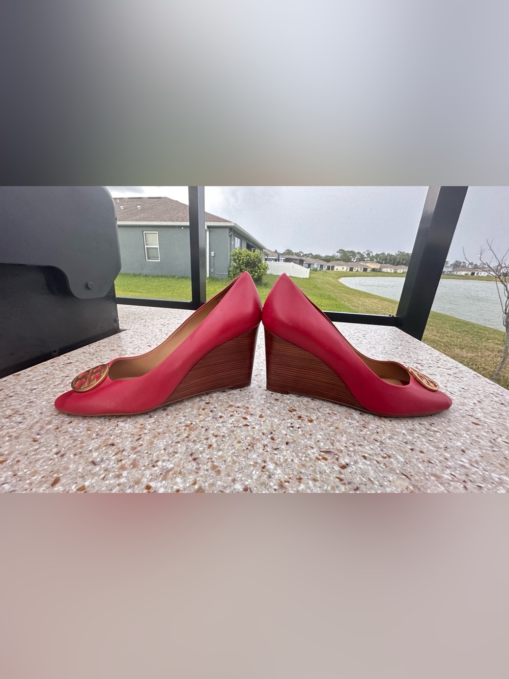 Tory Burch Red Leather Peep-Toe Heels with Gold Medallion size 10 - Picture 3 of 9